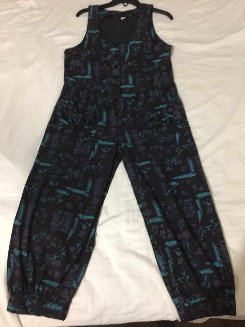 Vintage 80s 90s women’s jumpsuit sleeveless size 8-10 no brand art deco pattern